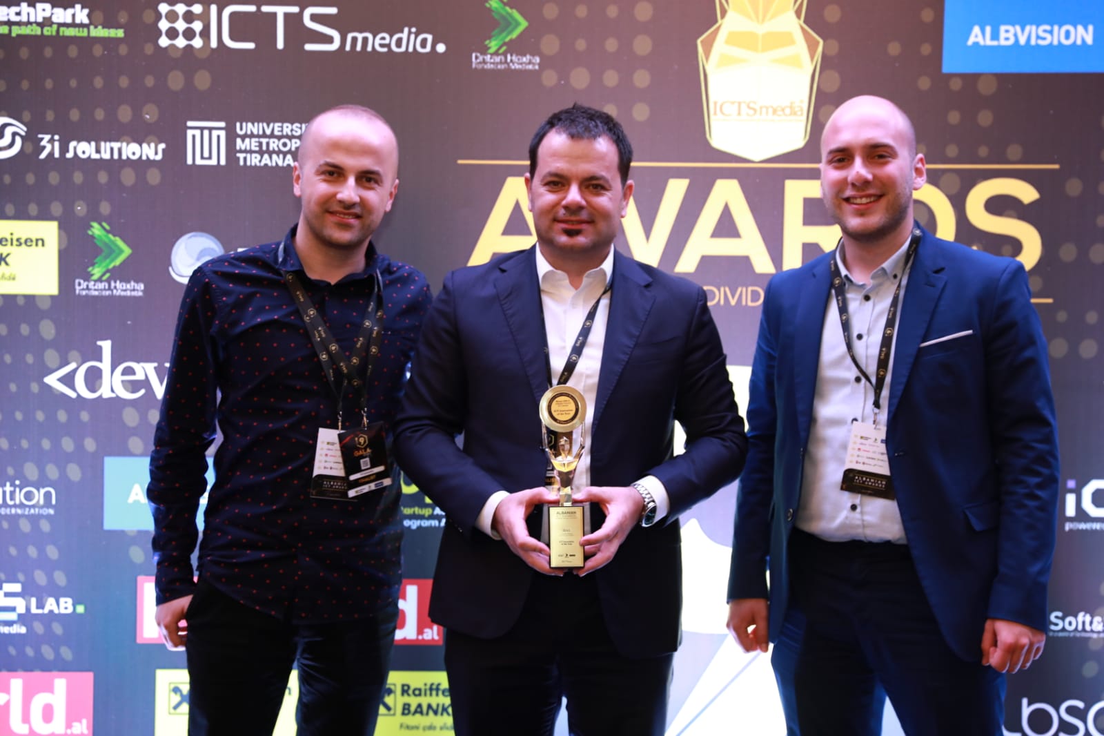 IBAS gewinnt den Hauptpreis „Innovation des Jahres“ der „ICT Awards“, als panalbanische Organisation